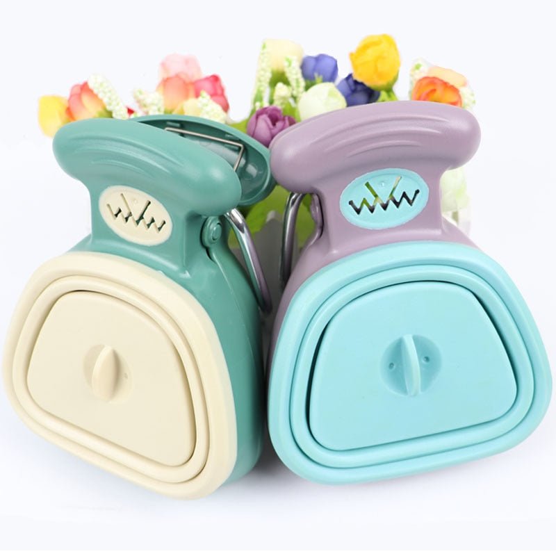 Pet Foldable Pooper Scooper - Furry Family Faves